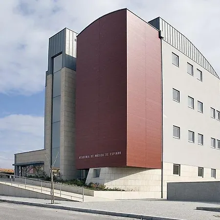 In Out In Espinho אספיניו